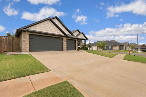 15900 Langley Way, Edmond, OK, 73013 | Card Image