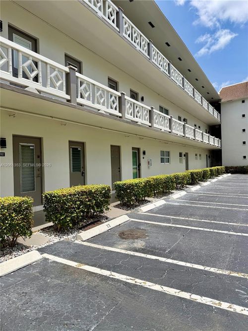 102-5001 Nw 34th St, Lauderdale Lakes, FL, 33319-5213 | Card Image