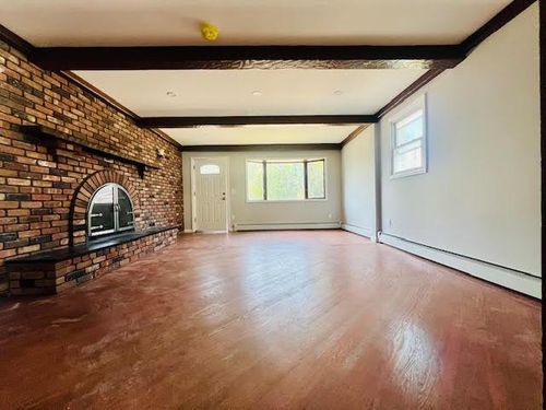 6 Pershing Ave, Valley Stream, NY, 11581-2910 | Card Image