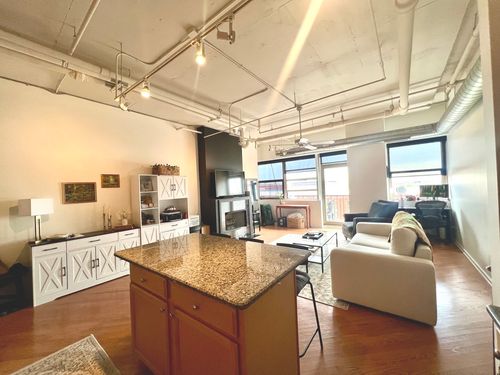 726-500 S Clinton St, Chicago, IL, 60607-4329 | Card Image