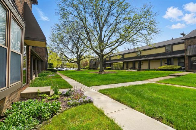 Front Entry Green Space - 5775 Corinne Creek Drive, Columbus, OH 43232 | Image 44