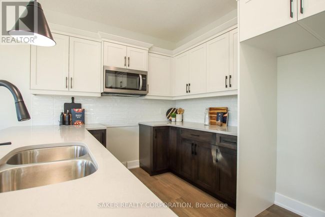 587 Regent St, Townhouse with 3 bedrooms, 3 bathrooms and 3 parking in Mount Brydges ON | Image 11