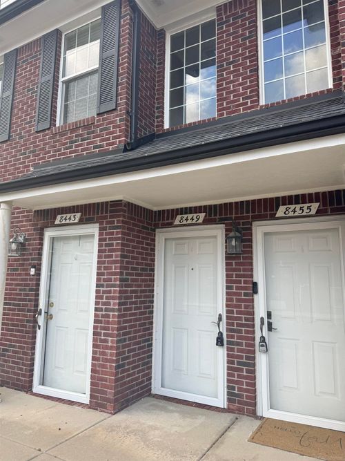 8449 Williamstown Dr, Shelby Township, MI, 48316-2656 | Card Image