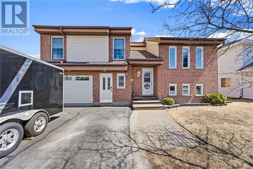 132 Ravina Ave, Garson, ON, P3L1B8 | Card Image
