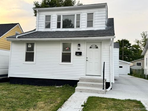 8463 Paige Ave, Warren, MI, 48089-1727 | Card Image