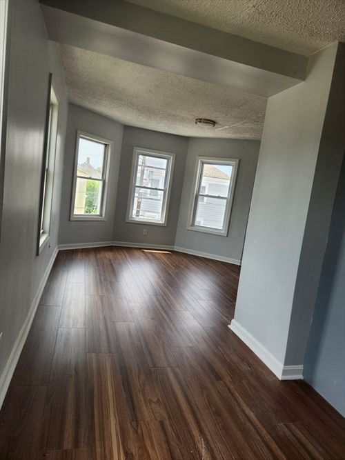 3-109 Phillips Ave, New Bedford, MA, 02746-5353 | Card Image