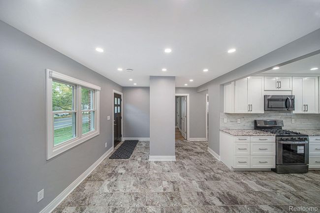 7175 Richardson Rd, House other with 3 bedrooms, 2 bathrooms and null parking in West Bloomfield MI | Image 4