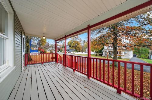 4 Lark St, Washingtonville, NY, 10992-1123 | Card Image