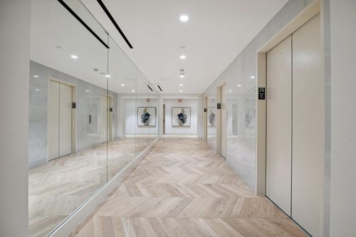 30d-1701 Hermann Dr, Houston, TX, 77004-7452 | Card Image