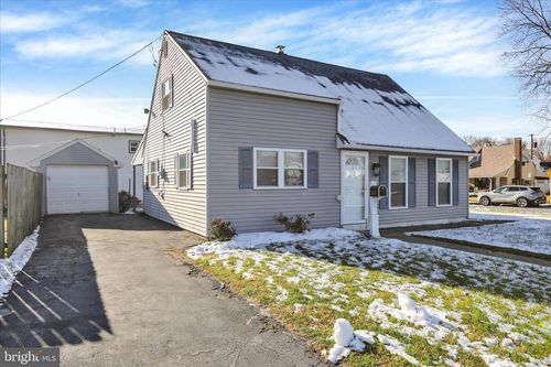 706 Wagon Wheel Ln, TEMPLE, PA, 19560-1147 | Card Image