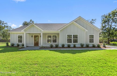 212 Hugo St, Bay Saint Louis, MS, 39520 | Card Image