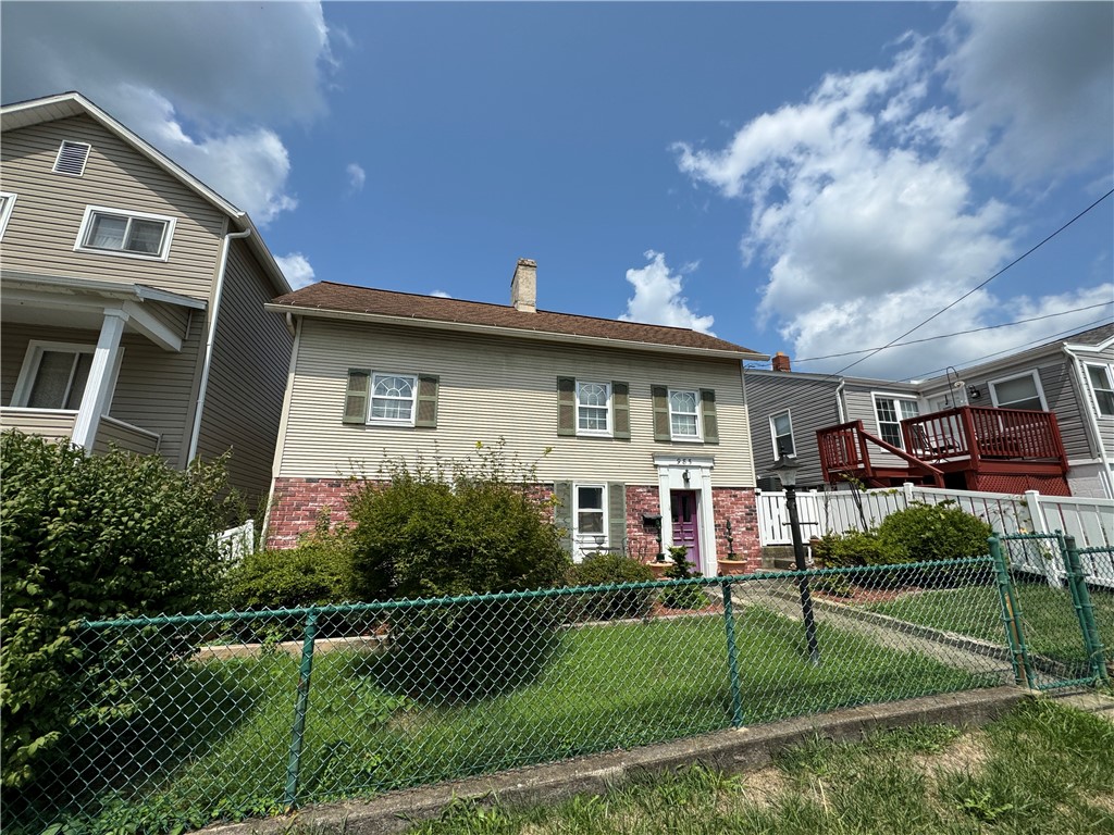 Green St, California, PA 15419