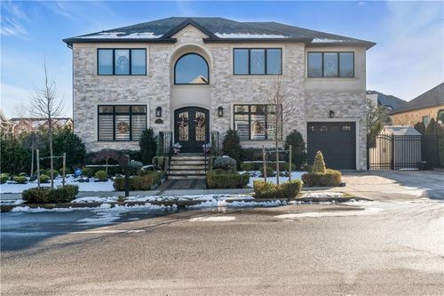 40 Dintree Ln, Staten Island, NY, 10307-2023 | Card Image