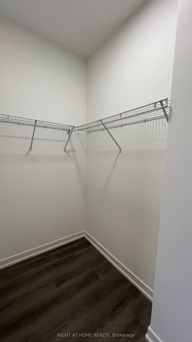 202 - 28 Interchange Way, Condo with 1 bedrooms, 1 bathrooms and null parking in Concord ON | Image 6