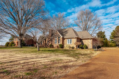 129 Buchanan Cir, Hendersonville, TN, 37075-9698 | Card Image