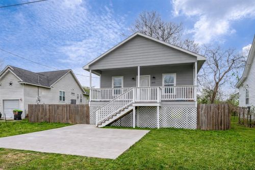 805 E Mulberry Ave, Wharton, TX, 77488-2319 | Card Image