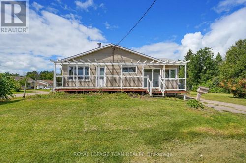 550 Giroux Street, Pembroke, ON, K8A4G5 | Card Image