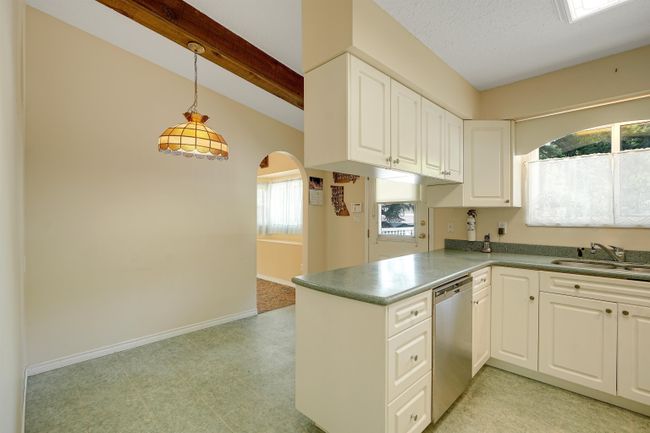 14885 92 Avenue, House other with 4 bedrooms, 2 bathrooms and 3 parking in Surrey BC | Image 11