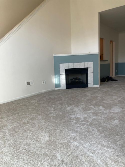 10105 W Midway Ct, Commerce Township, MI, 48390-4012 | Card Image