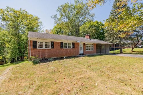 804 Oakhurst Ave, Pulaski, VA, 24301-2822 | Card Image