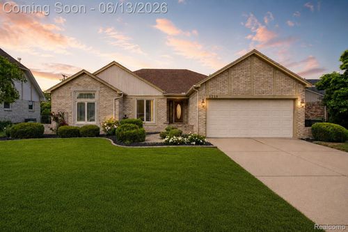 3259 Kirkton Dr, Sterling Heights, MI, 48310-6923 | Card Image