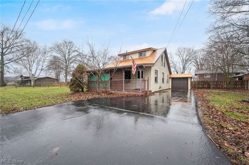 393 Craggy Creek Dr, Chippewa Lake, OH, 44215-9714 | Card Image