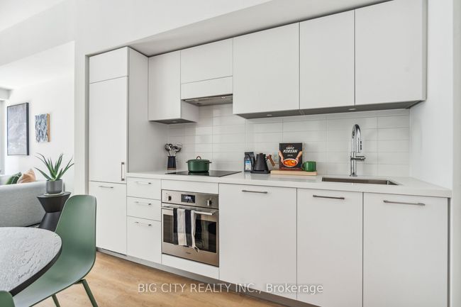 305 - 36 Brentcliffe Rd, Condo with 2 bedrooms, 1 bathrooms and null parking in Toronto ON | Image 5