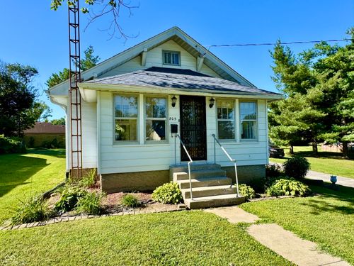 805 Smith St, Salem, IN, 47167-1236 | Card Image