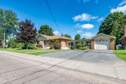 {{alt}} | Card Image