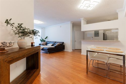 ph1912-17100 N Bay Rd, SUNNY ISLES BEACH, FL, 33160-3455 | Card Image