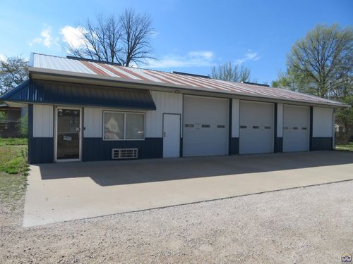 106 W Lake St, Mc Louth, KS, 66054-5301 | Card Image