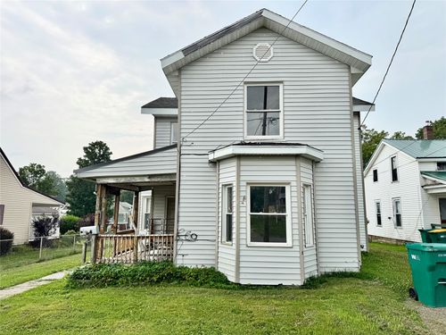 7 Center St, Union City, PA, 16438-1483 | Card Image
