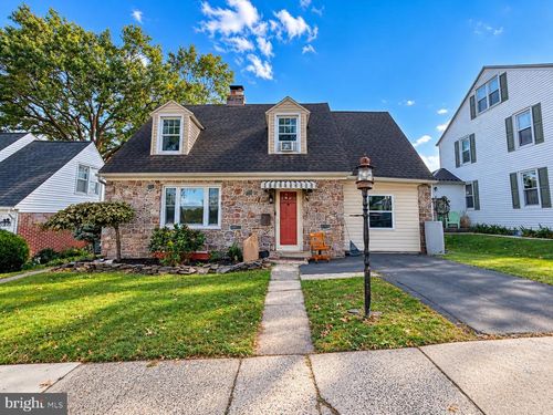 10 E 8th St, POTTSTOWN, PA, 19464-5234 | Card Image