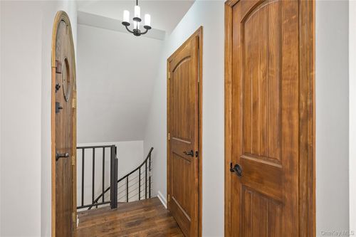 150 Kings Hwy, New Rochelle, NY, 10801-6605 | Card Image