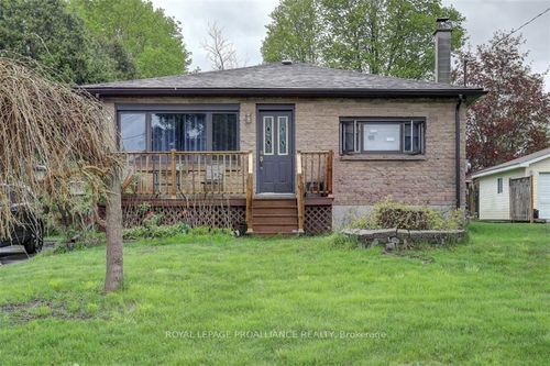27 W Mclean Blvd, Maitland, ON, K0E1P0 | Card Image