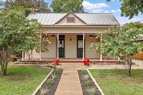 514 W Austin St, Fredericksburg, TX, 78624-3210 | Card Image