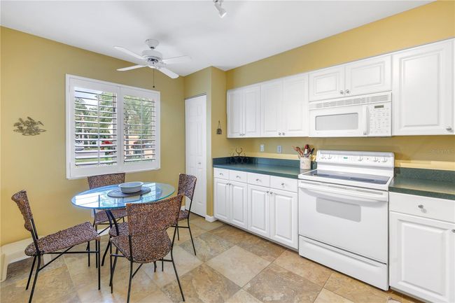 APT-31B - 6101 34 Th St W, Condo with 2 bedrooms, 2 bathrooms and null parking in BRADENTON FL | Image 9