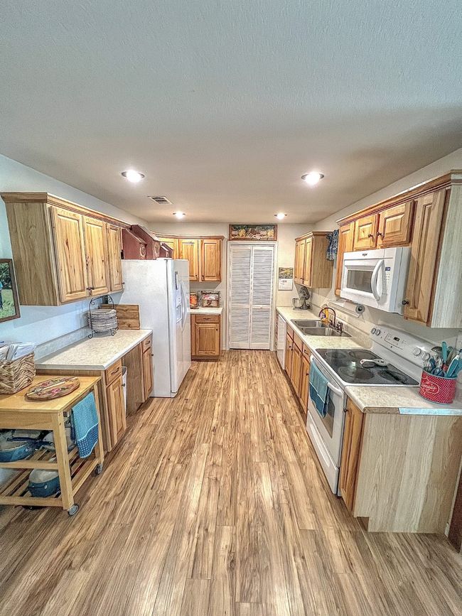 6861 County Road 4710, House other with 4 bedrooms, 2 bathrooms and null parking in Larue TX | Image 13