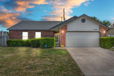 14327 S Poplar Place, House other with 3 bedrooms, 2 bathrooms and null parking in Glenpool OK | Image 1