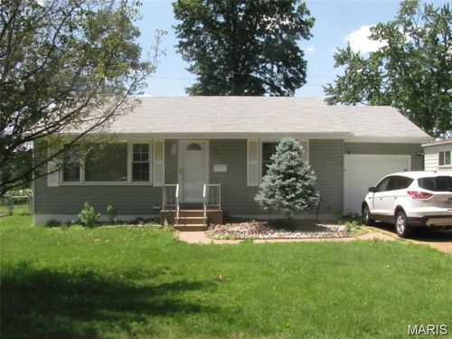 10131 Dwight Dr, Saint Louis, MO, 63137-1569 | Card Image