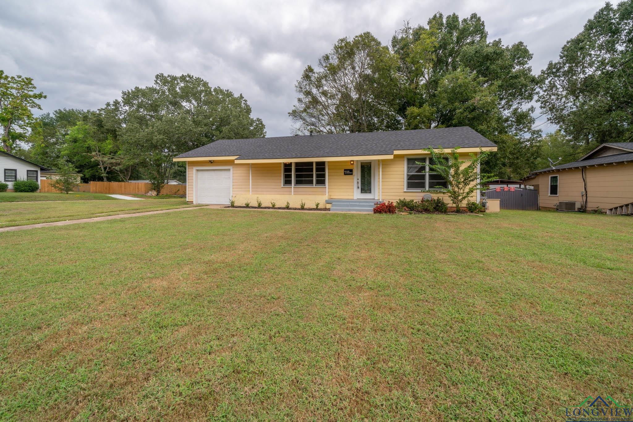 Parkview St, Kilgore, TX 75662