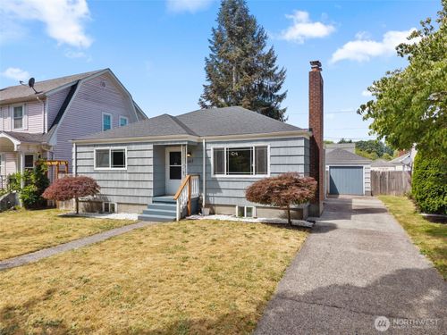 647 23rd Ave, Longview, WA, 98632-1809 | Card Image