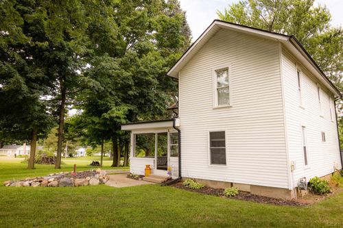 1193 Seneca St, Adrian, MI, 49221-9776 | Card Image