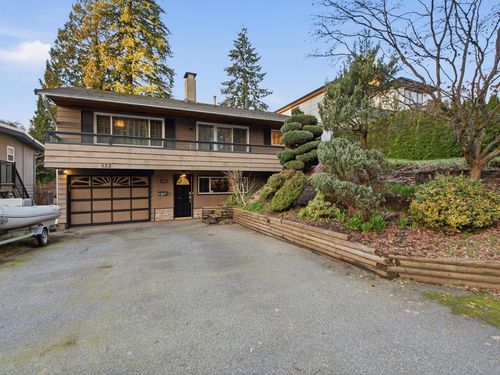 532 W 23rd St, North Vancouver, BC, V7M2B9 | Card Image