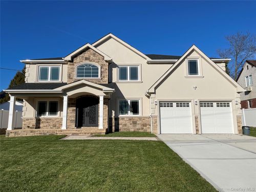 582 Gaynor Pl, West Hempstead, NY, 11552-3108 | Card Image