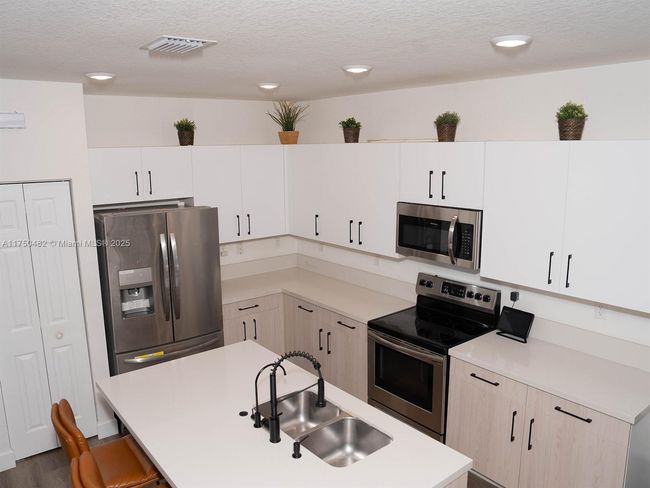 3473 W 110 Th Ter, House other with 4 bedrooms, 3 bathrooms and null parking in Hialeah FL | Image 4