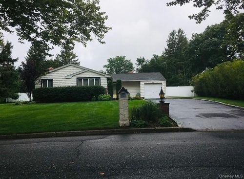 11 Darien Pl, E Northport, NY, 11731-5303 | Card Image
