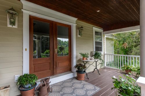 19 James Ct, Red Hook, NY, 12571-2372 | Card Image