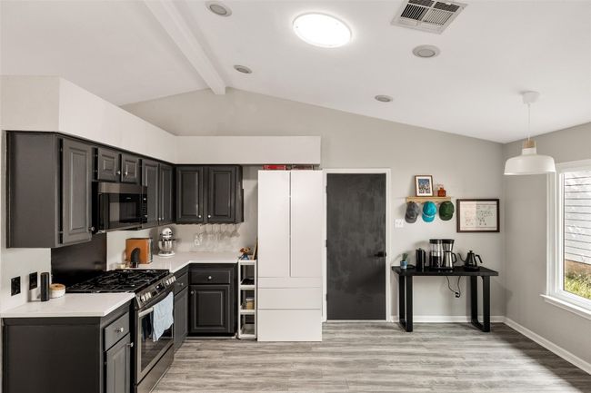 8504 Verona Trl, House other with 3 bedrooms, 3 bathrooms and 4 parking in Austin TX | Image 8