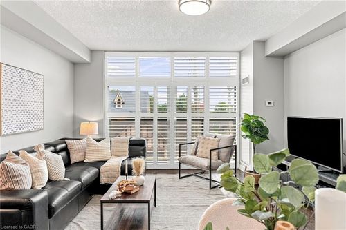 105-427 Aberdeen Ave, Hamilton, ON, L8P2S4 | Card Image